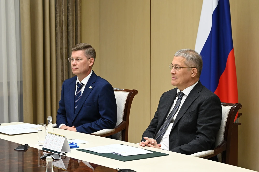Глава Башкортостана Радий Фаритович пожелал хоккейному клубу «Салават Юлаев» успехов в ...