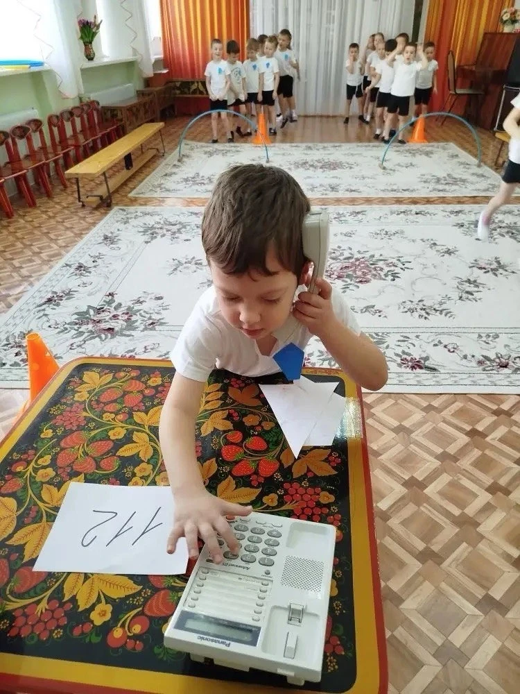 ОСТОРОЖНО! ТОНКИЙ ЛЁД! 🧊  А рамках тематической недели "Осторожно! Тонкий лёд!" ребята средней и ста