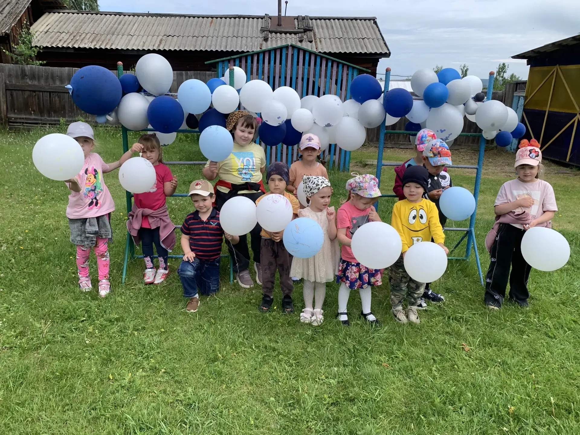 🎈 Шарики воздушные — радости примета.
Это брызги радости, это капли лета! 🎈                       