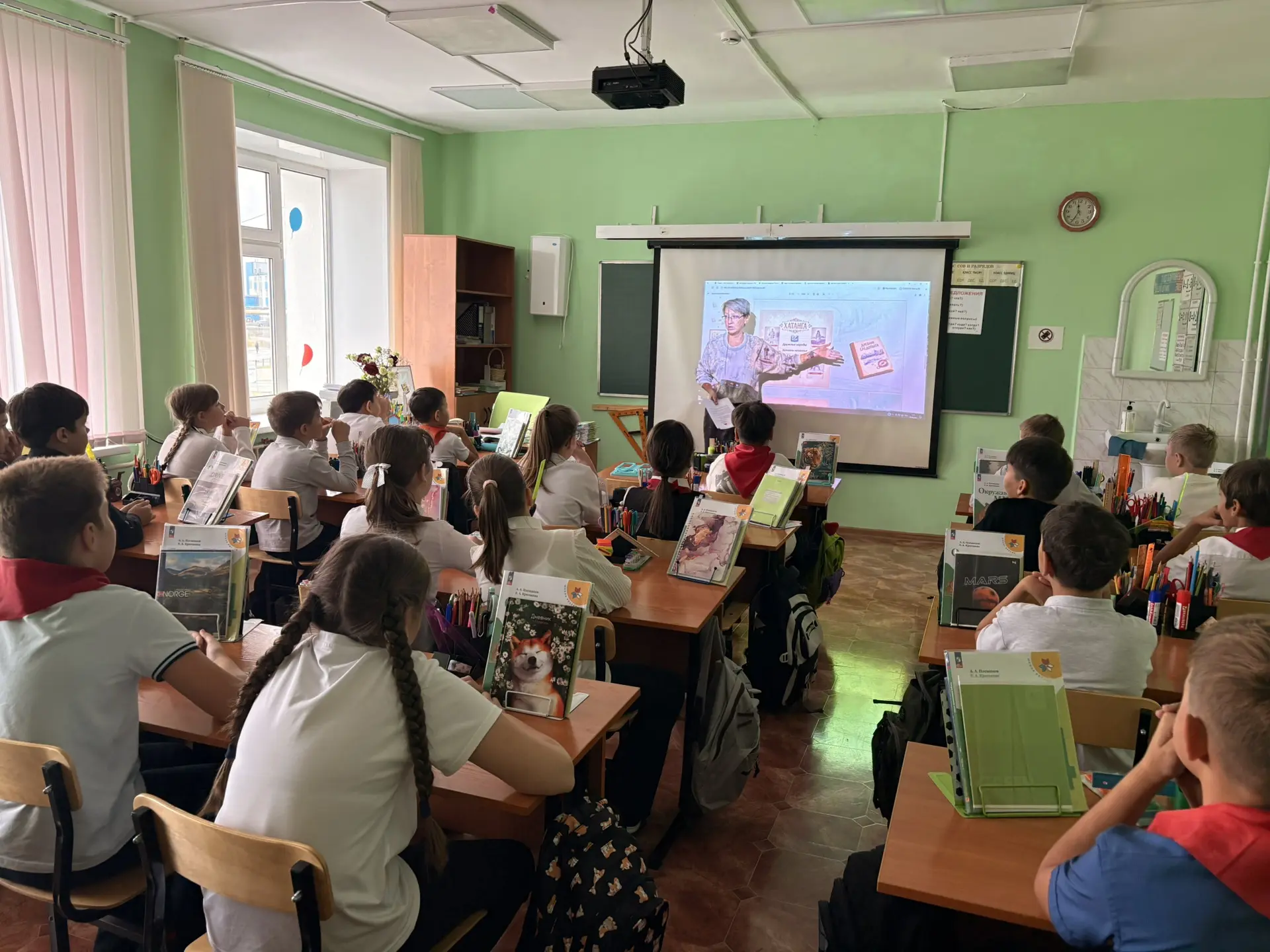 В нашей школе прошли необычные уроки, посвященные 400-летию села Хатанга! 🎉🗺️
