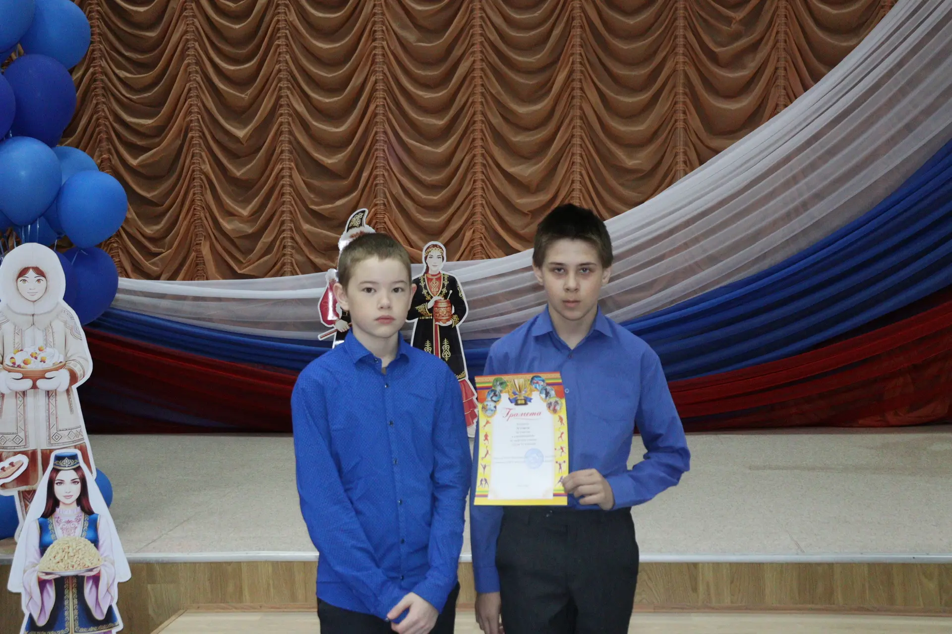 🇷🇺 Еженедельная линейка🇷🇺  ✅16 марта -начало новой учебной недели. Утро в нашей школе традиционно на