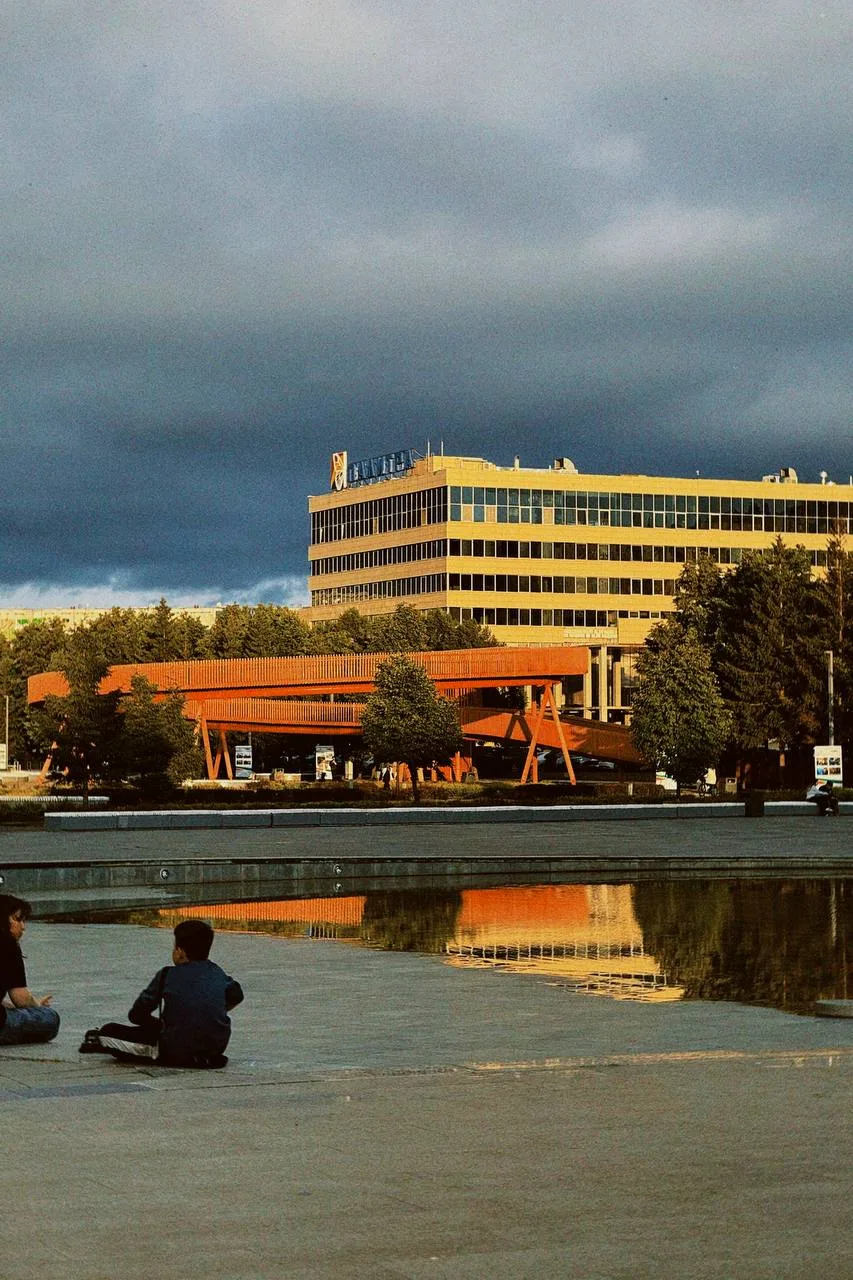 ⛅ Завтра, 16 июня, ожидается переменная облачность. Утром возможен дождь. Температура утром и вечеро