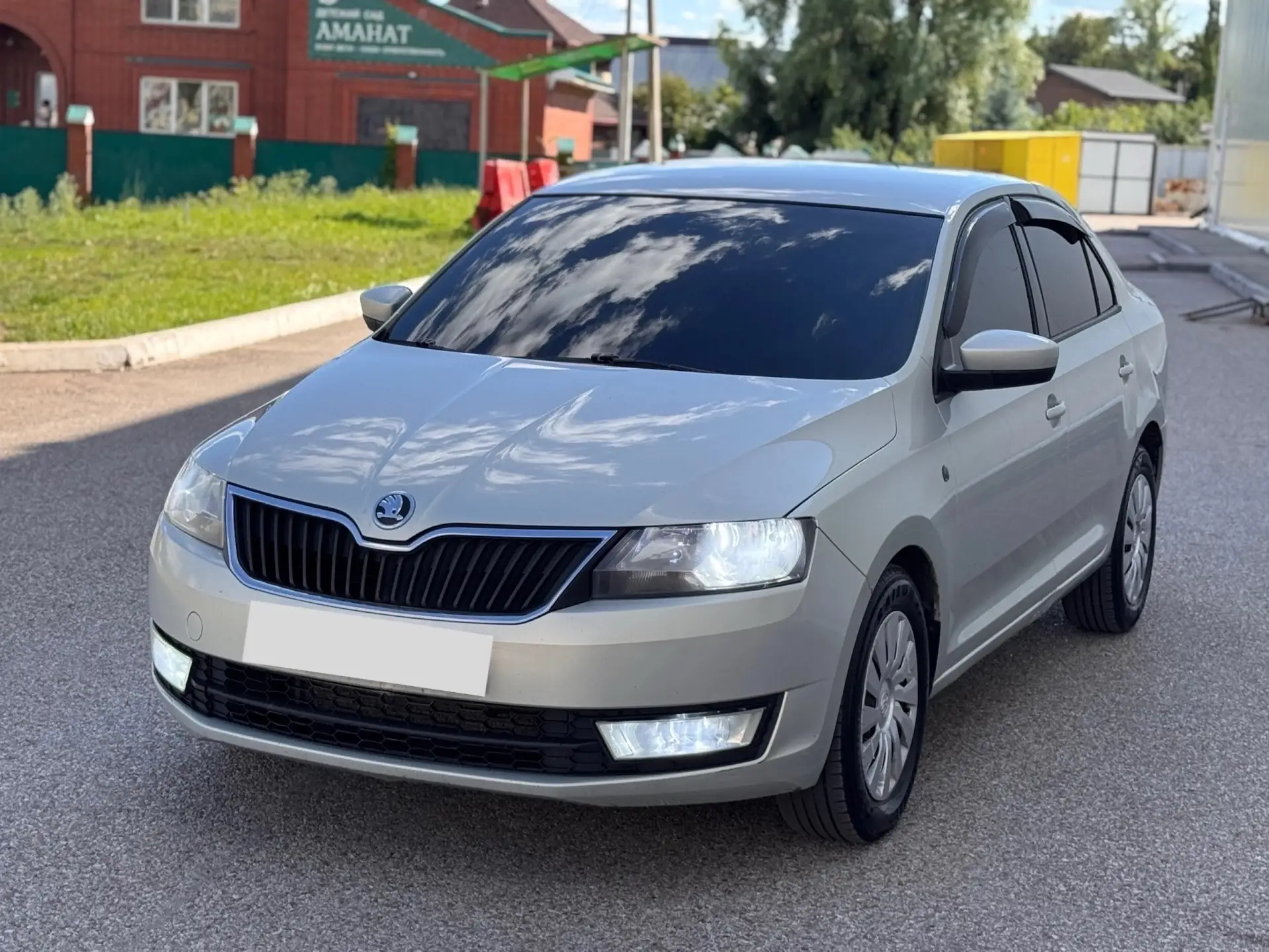 Продам Skoda Rapid 2014 г.в
Мотор 1.6 на Механике 
По тех части обслужена, без вложений
Кузов красив