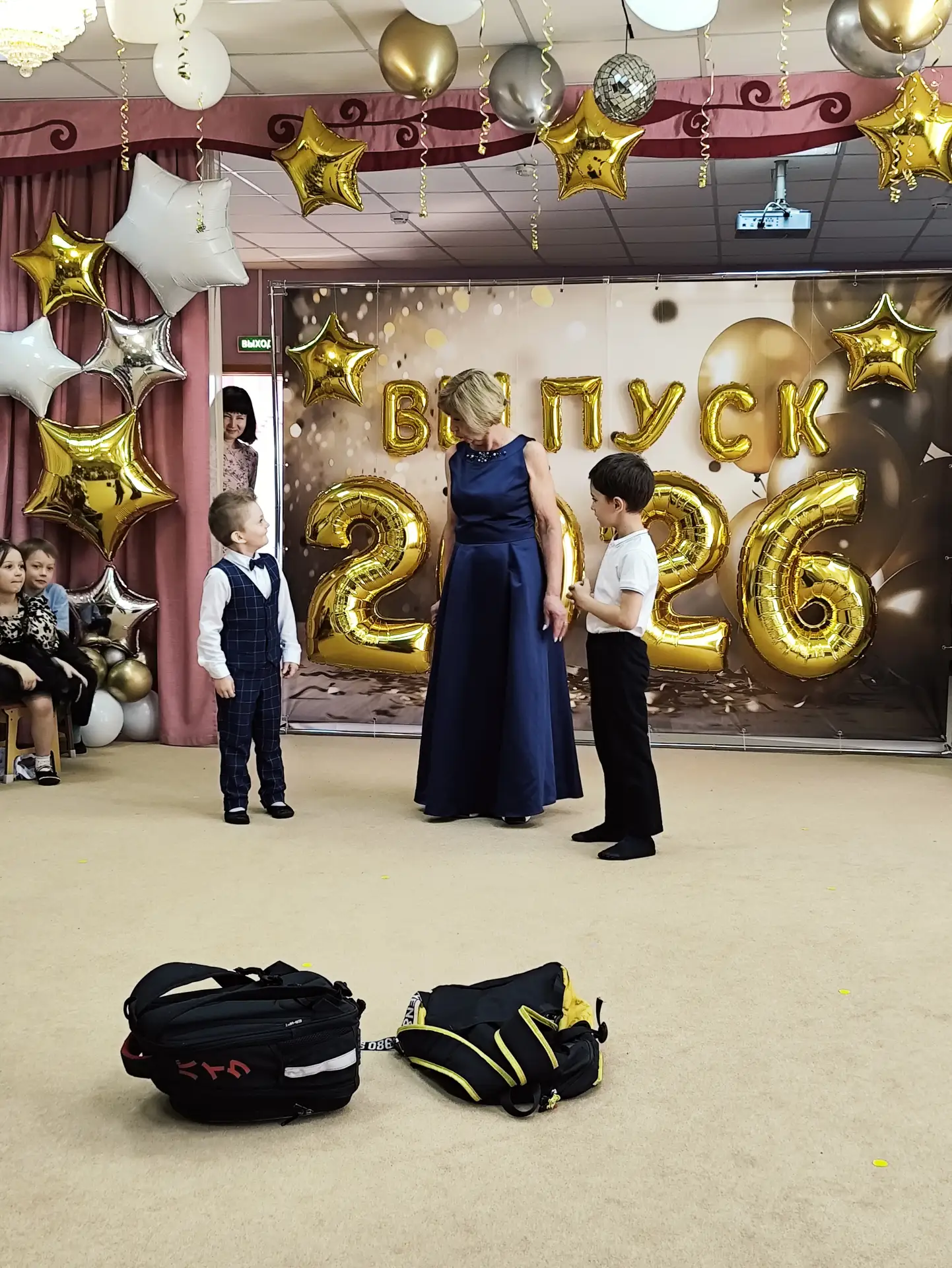 ВЫПУСКНОЙ БАЛ ДОШКОЛЯТ 🔔  До свидания, сад! Здравствуй, школа! ✨  В дошкольных группах на ул. Радужн