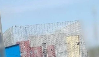 Сообщается, что в Москве склады начали полностью закрывать в противодроновые каркасы и ...