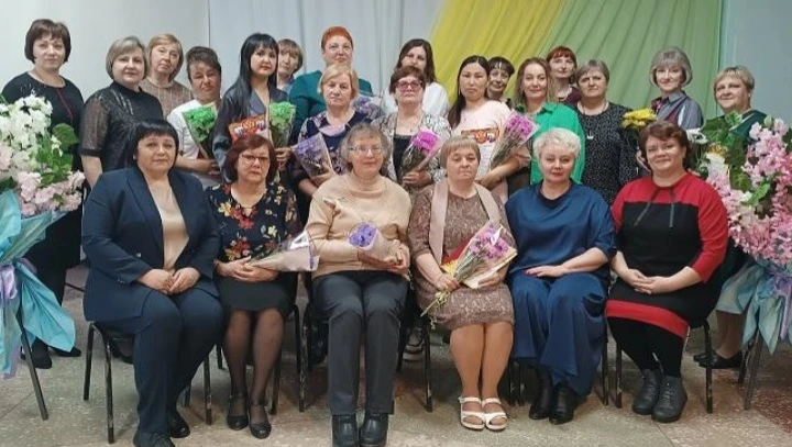С праздником, дорогие хранители знаний и вдохновения!