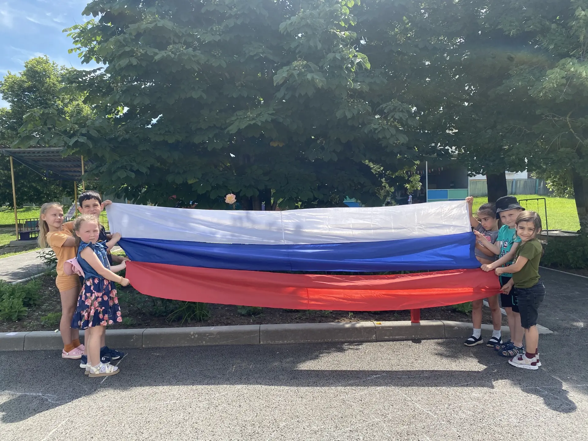 С Днём России, дорогие друзья! Сегодня, 12 июня, мы с гордостью и радостью отмечаем Ден...