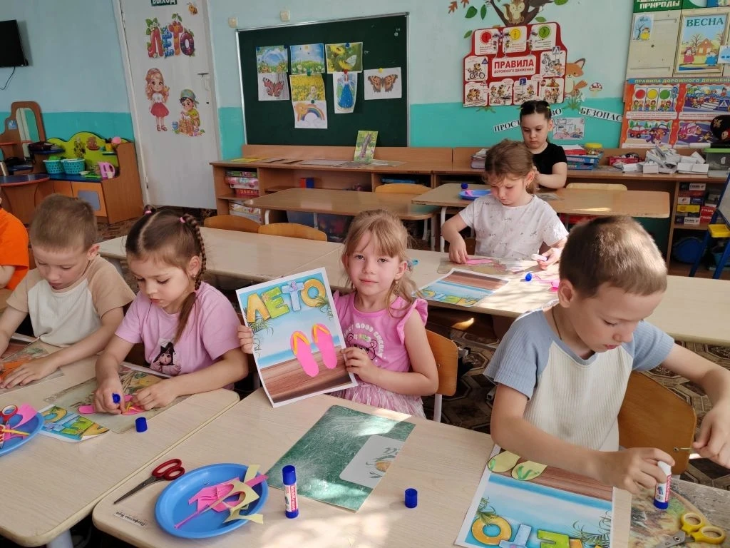 В старших группах №9 "Капелька" и №10 "Лунтик" уже царит летнее настроение! Ребята с бо...
