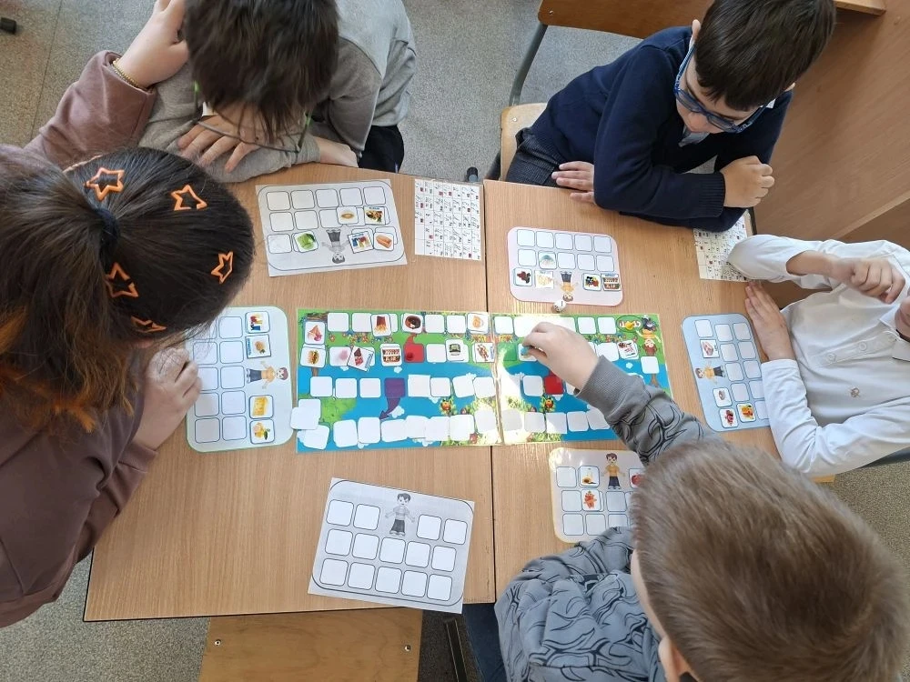 В рамках антинаркотического месячника в начальной школе, психологами проводились игровые занятия "Пу