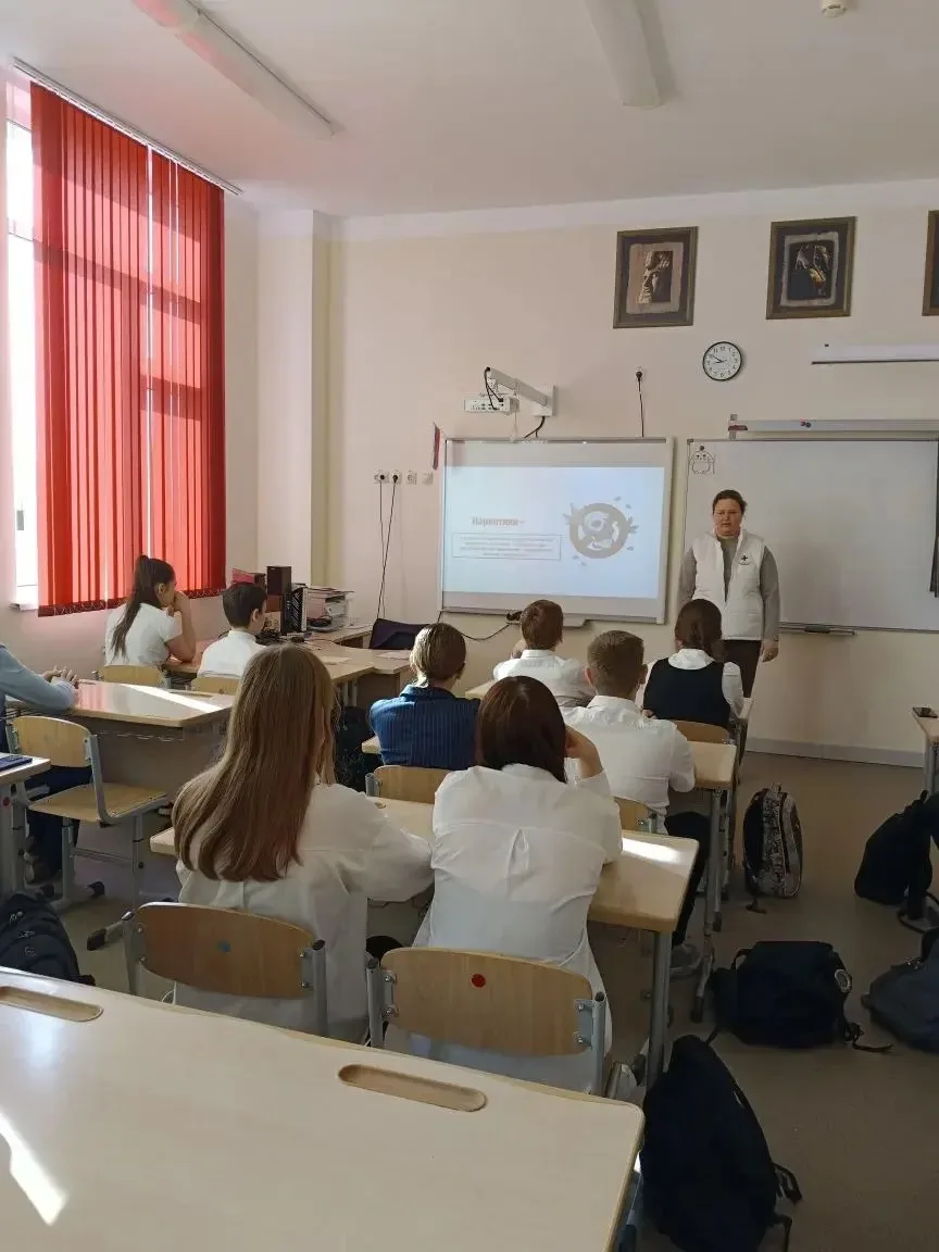 🤝 «МОЕ БУДУЩЕЕ - В МОИХ РУКАХ»: ВСТРЕЧА С ВОЛОНТЕРАМИ-МЕДИКАМИ ДЛЯ ВОСЬМИКЛАССНИКОВ  📣 8 апреля в ра