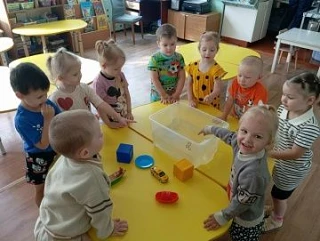 День воды
День воды – это замечательный повод поговорить с детьми о важности воды в нашей жизни и сл