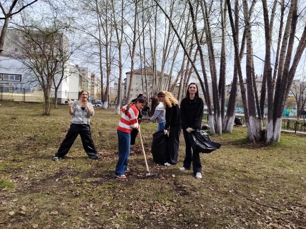 🏫 Чистый город — чистая гимназия! В рамках городской акции «Чистый город» гимназисты дружно вышли на