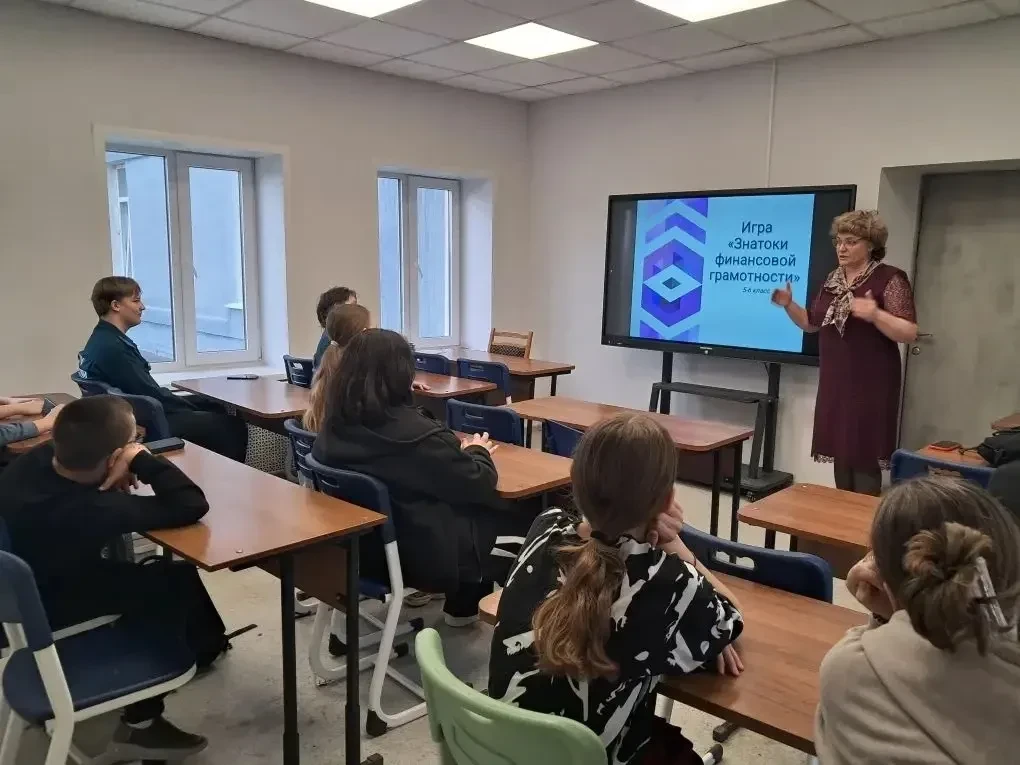 📍 В 6 «Б» классе прошёл увлекательный урок-игра «Знатоки финансовой грамотности», который провела кл