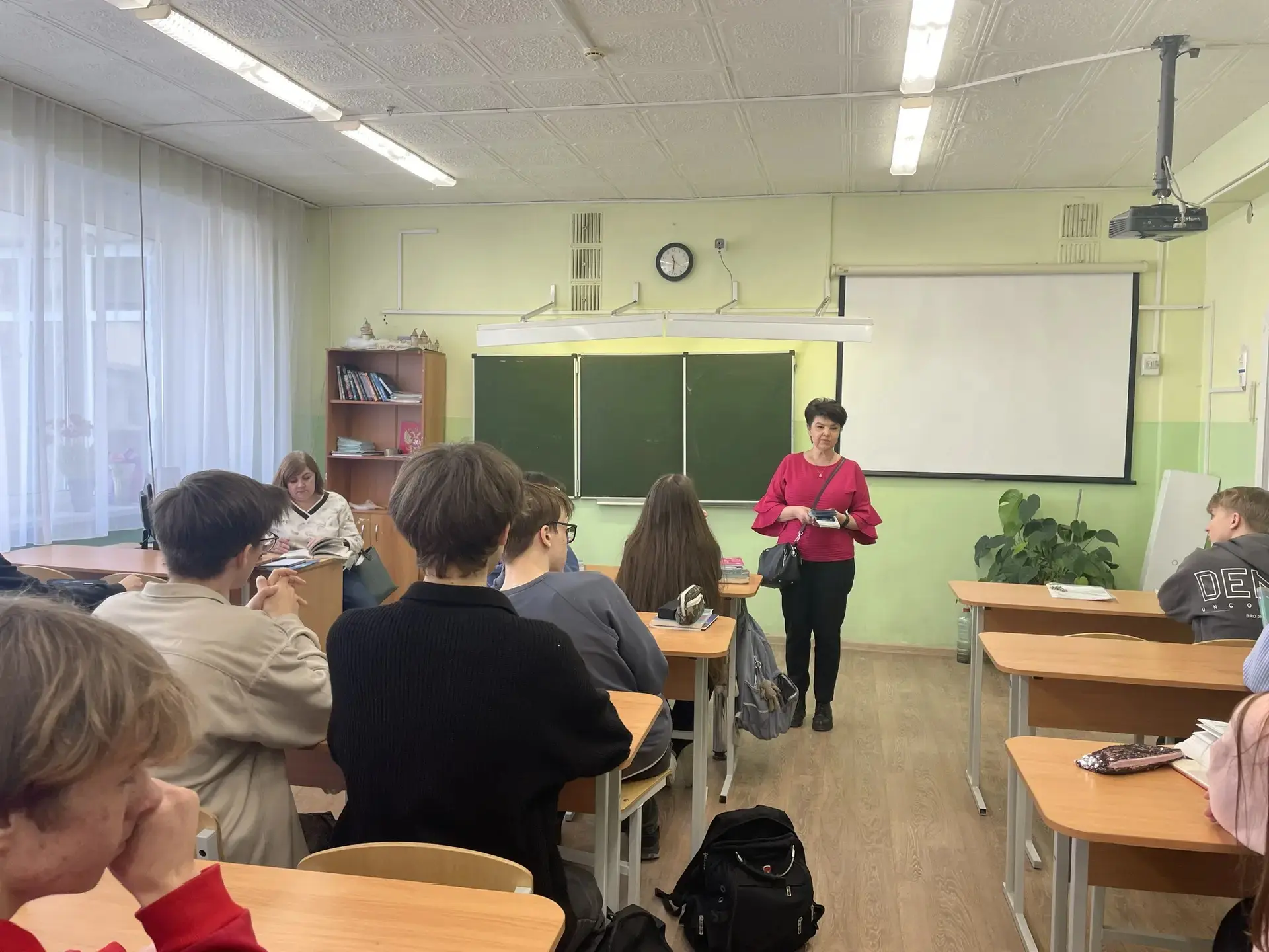 13 марта в 9,11 классах прошли профориентациооные беседы с участием сотрудника Волгоградского филиал