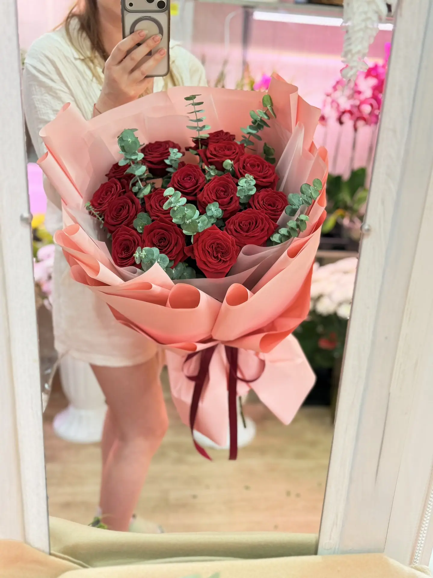 Розы с эвкалиптом, на доставку🌹
