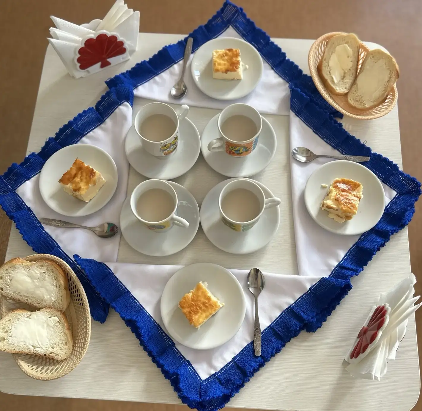На связи рубрика "Вкусные будни"
Сегодня в нашем детском саду на:
🍽️Завтрак - омлет натуральный, бу