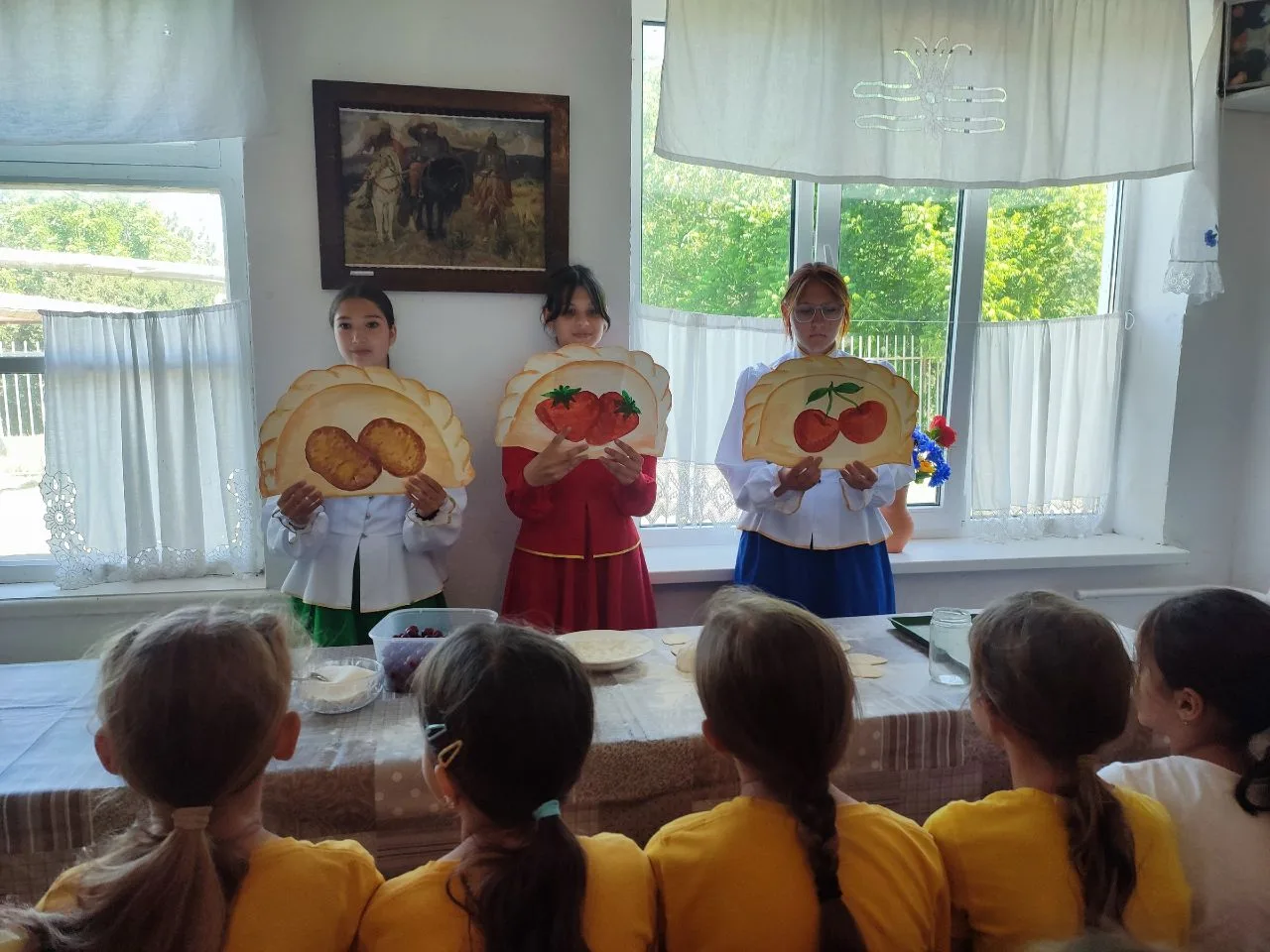 🥟🍒🍓 Кулинарные сказки «Казачьей хаты»: как наши ребята разгадали секрет идеального вареника!

А у