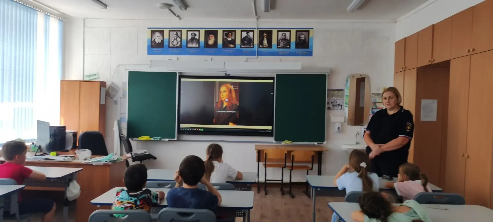 В  МАОУ СОШ №2 были проведены беседы  "Правила безопасного поведения у водоемов  на объектах водного