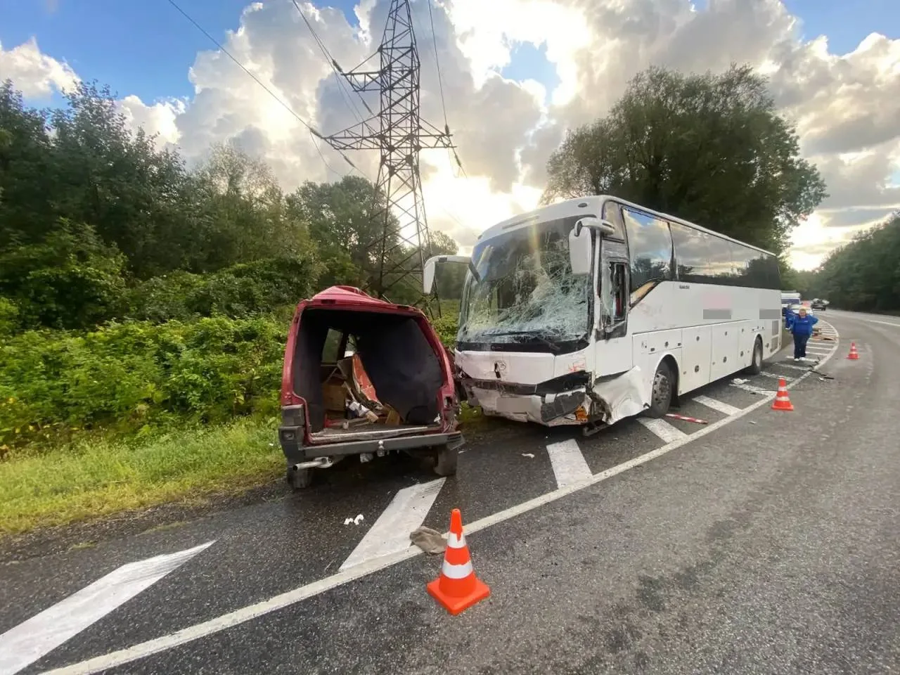 💥 Два человека погибли в жёстком ДТП на М-4 «Дон» под Геленджиком.