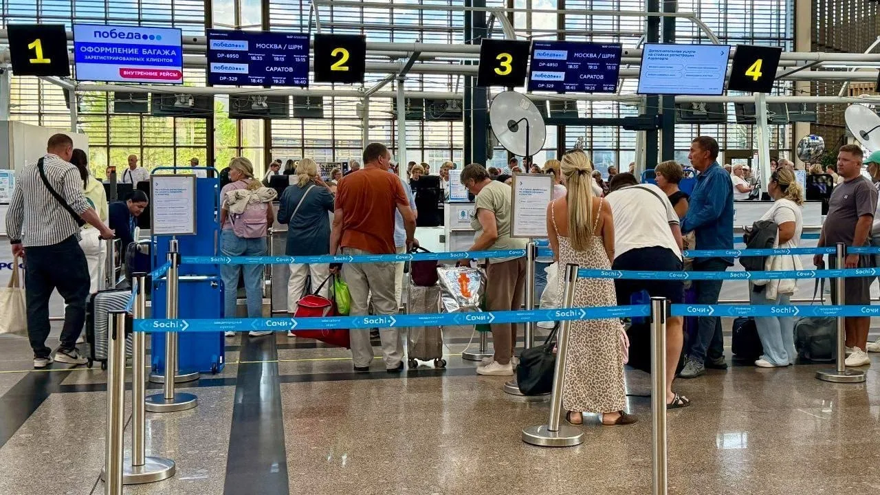 ✈️ Аэропорт Сочи снова принимает и отправляет рейсы после почти 10 часов ограничений