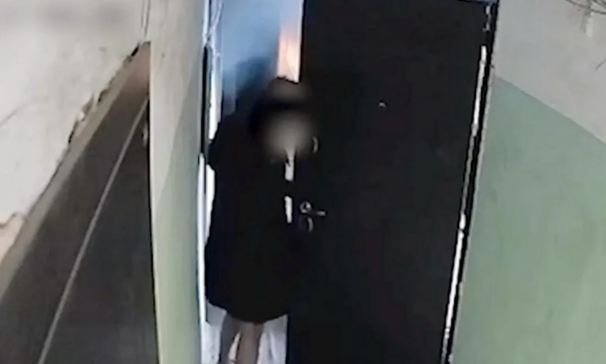 🤯 Уфимка пыталась спалить дверь соседки из-за конфликта