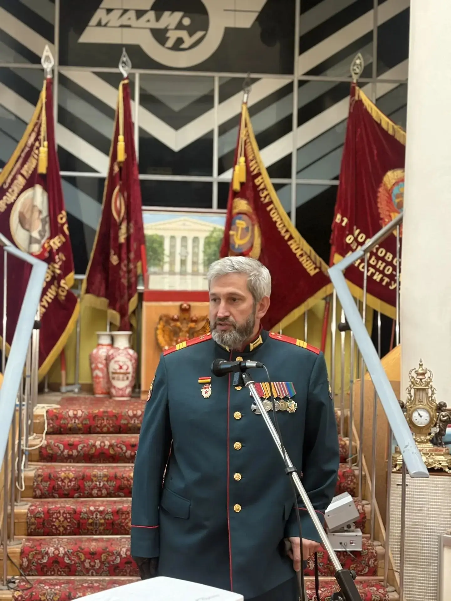 «Ваше знание истории — наша главная награда»: в МАДИ прошла встреча с ветераном СВО А.В...
