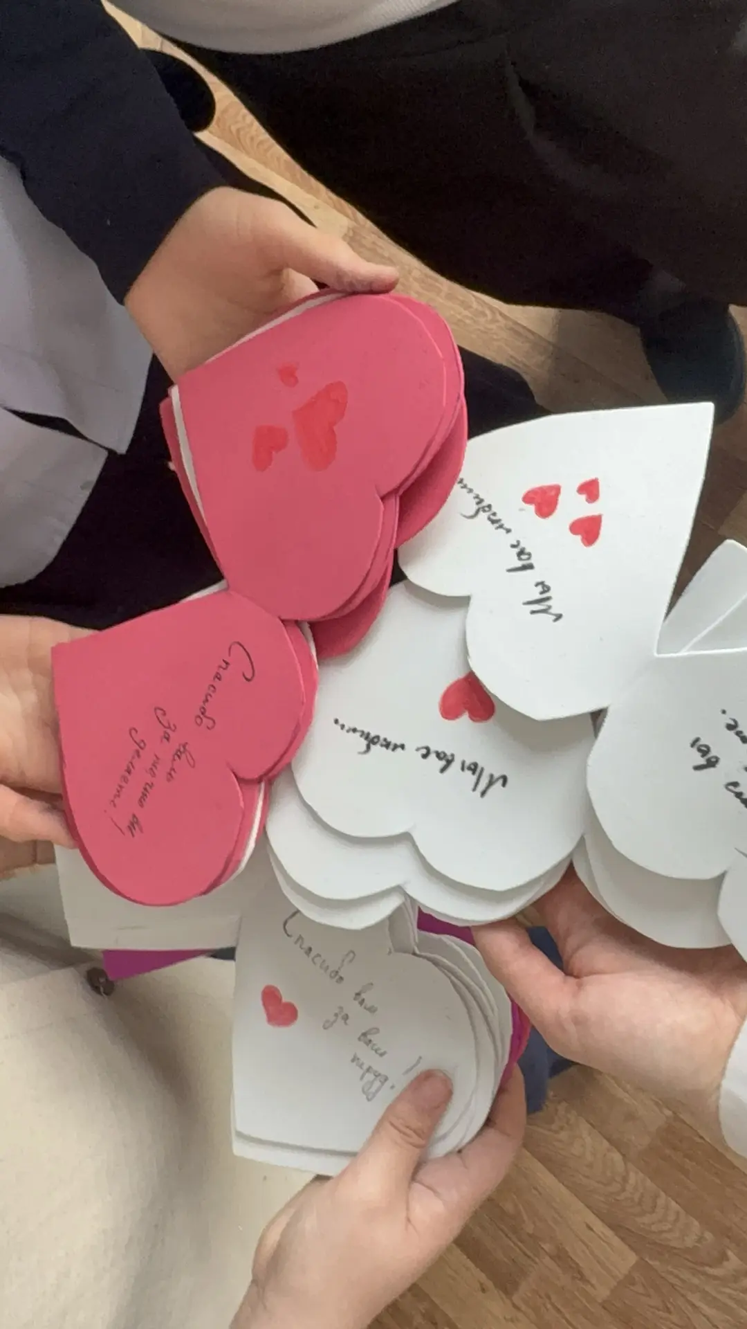 💖 «Спасибо» тому, кто всегда рядом  Наше утро началось со слов благодарности. Ученики 5Б класса подг