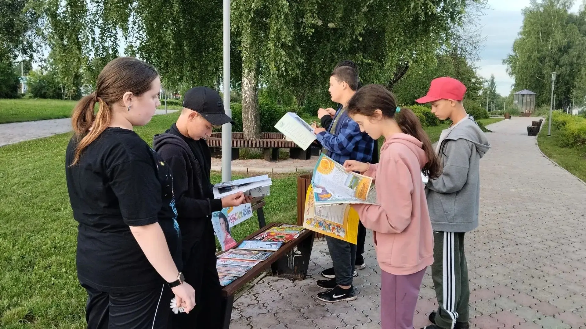 Летний читальный зал
16 июля сотрудники Центральной библиотеки и Центральной детской библиотеки им.С