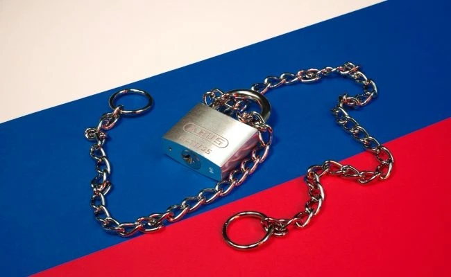 Лидеры стран Евросоюза согласовали продление санкций против России на двенадцать месяцев, вместо ста