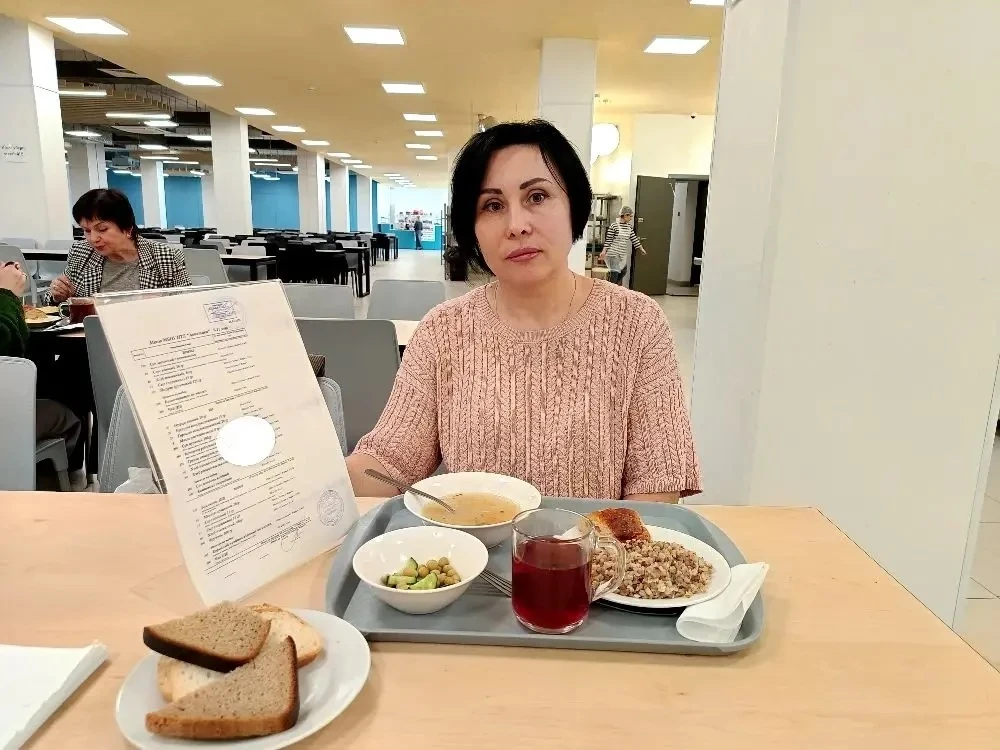 🍽️Сегодня контроль питания в школьной столовой осуществляли родители 2 "В" класса