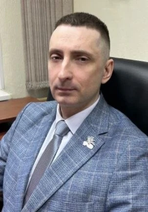 Новым главврачом Ачинской МРБ назначен Станислав Рабец 

Станиславу Юрьевичу 44 года, имеет высшее м