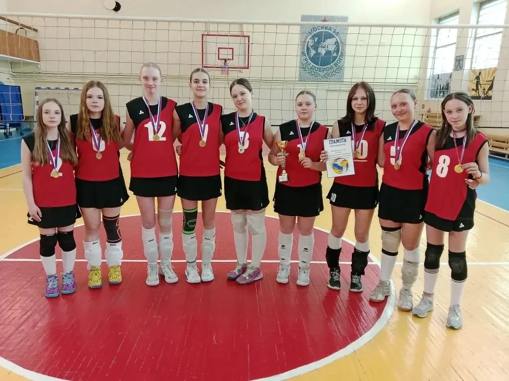 СНОВА ПЕРВЫЕ🥇 
Это наши девочки, наши «Уралочки»!
✅2 мая в Нижней Туре прошел Турнир по волейболу, 
