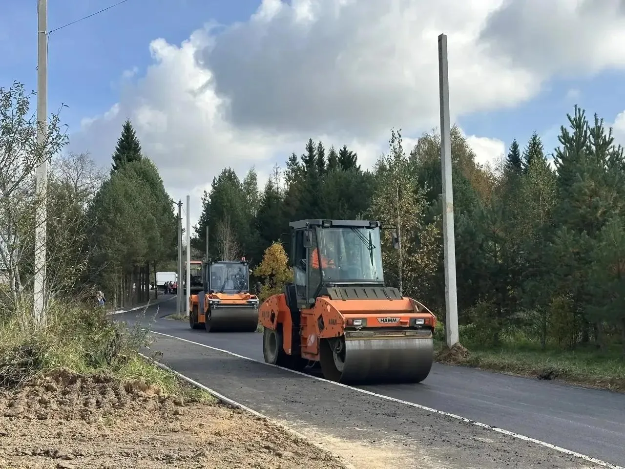 Сегодня на улице Черняховского прошла укладка второго слоя асфальта.