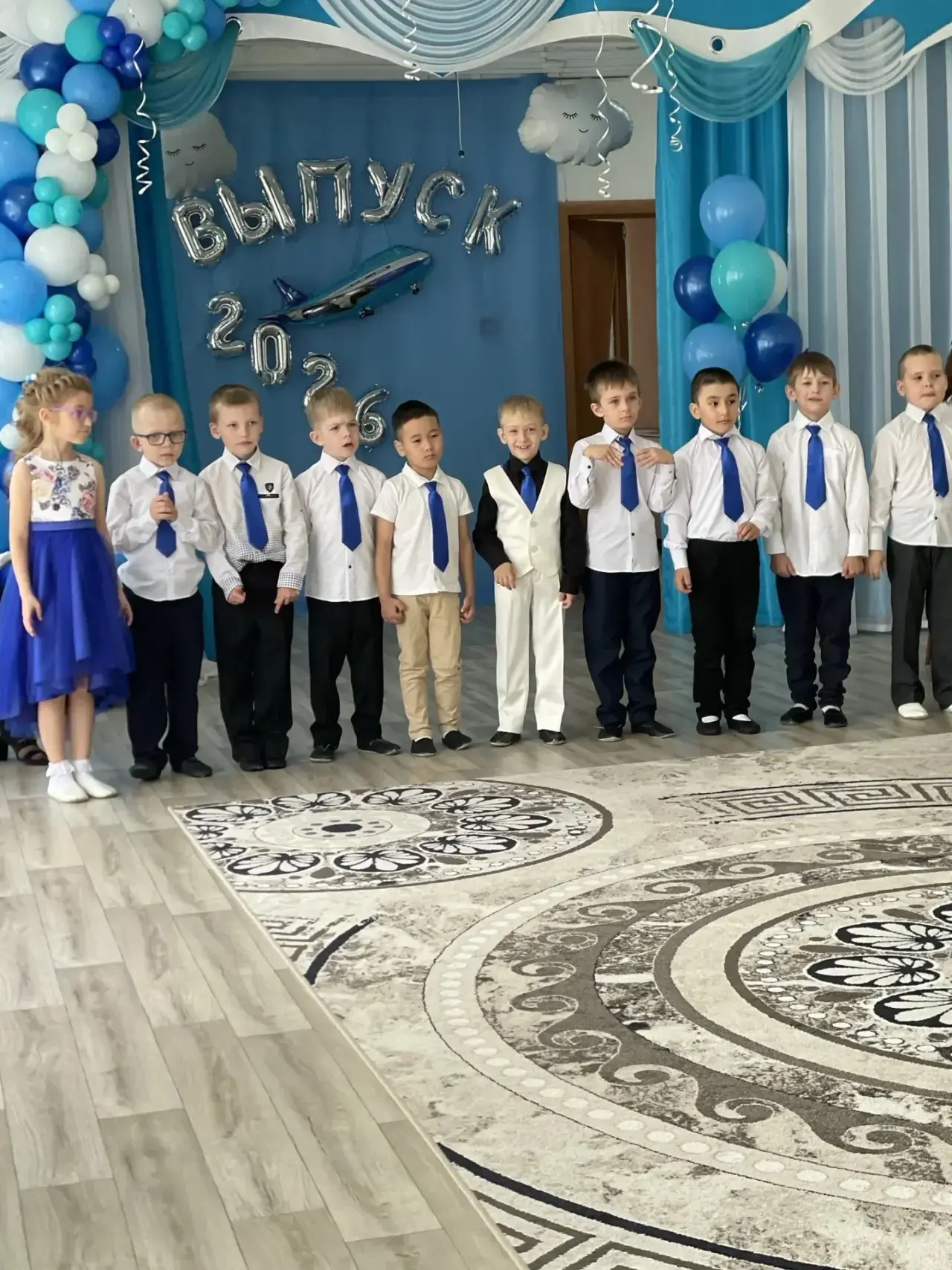 В группе №10 прошёл трогательный и радостный праздник — выпускной бал 🌸👧🧒
Для ребят этот день ста