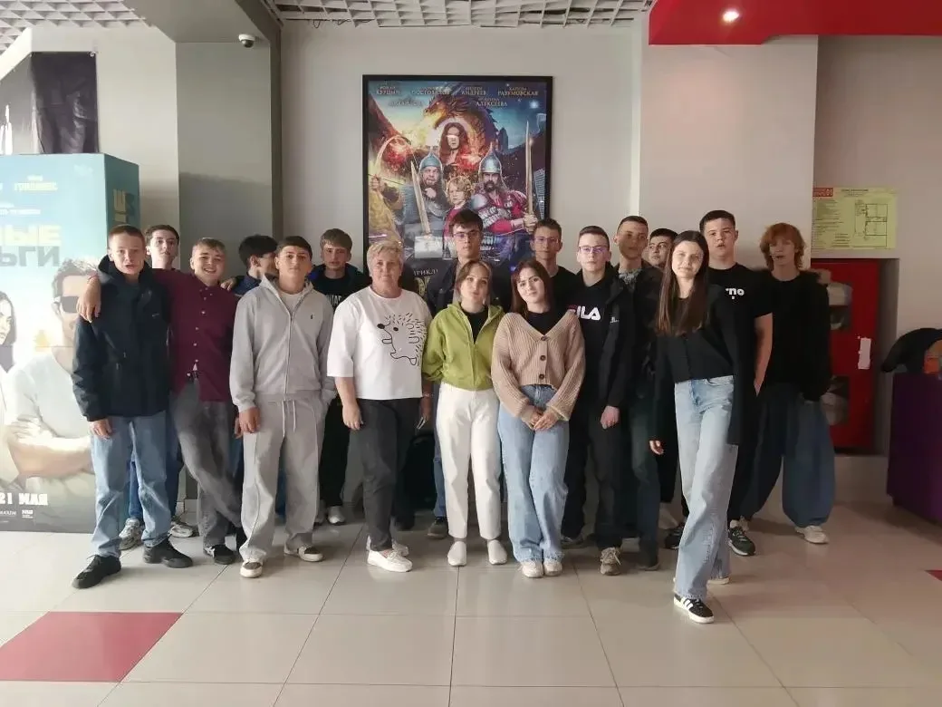 🎬 Вчера учащиеся 9-х классов отлично провели время в кинотеатре!  ✨ Ребята посмотрели фильм «Богатыр