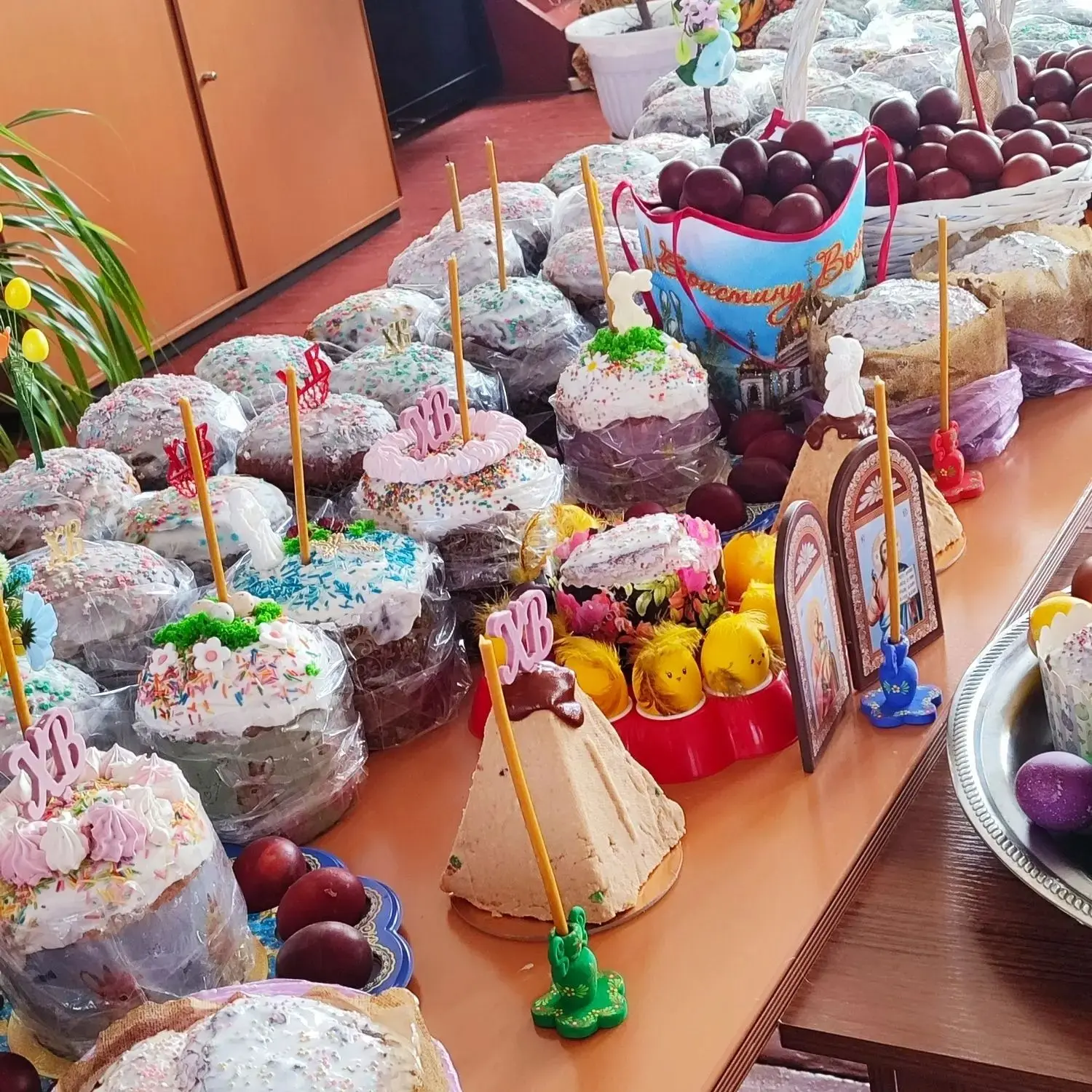 🕊Пасхальная радость в Никольском интернате!   🙏В Светлый праздник Пасхи настоятель Храма Вознесения 