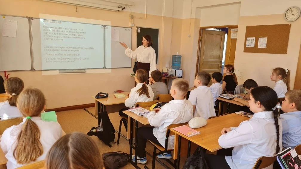 В преддверии празднования дня победы для учеников 5А и 5Г классов проведены интегрированные уроки ма