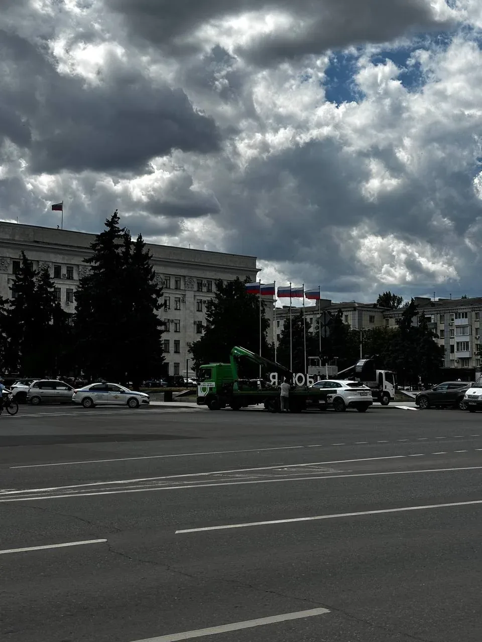 🚗 На театралке эвакуируют автомобили

Пока не ясно вызвали ли эвакуатор или увозят за неправильную 