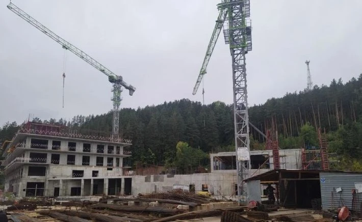 Здание комплекса AZIMUT Hotels в Белокурихе возведут к концу 2026 года
