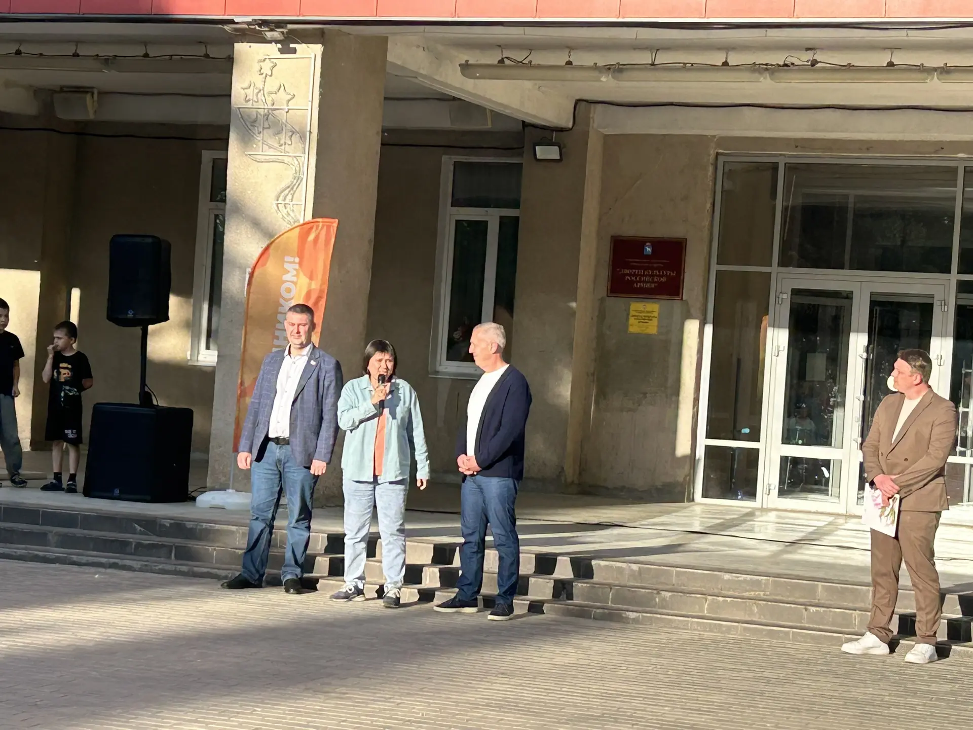 А вы знаете, кто живет по-соседству с вами? Например, вы часто слышите звуки игры на фо...