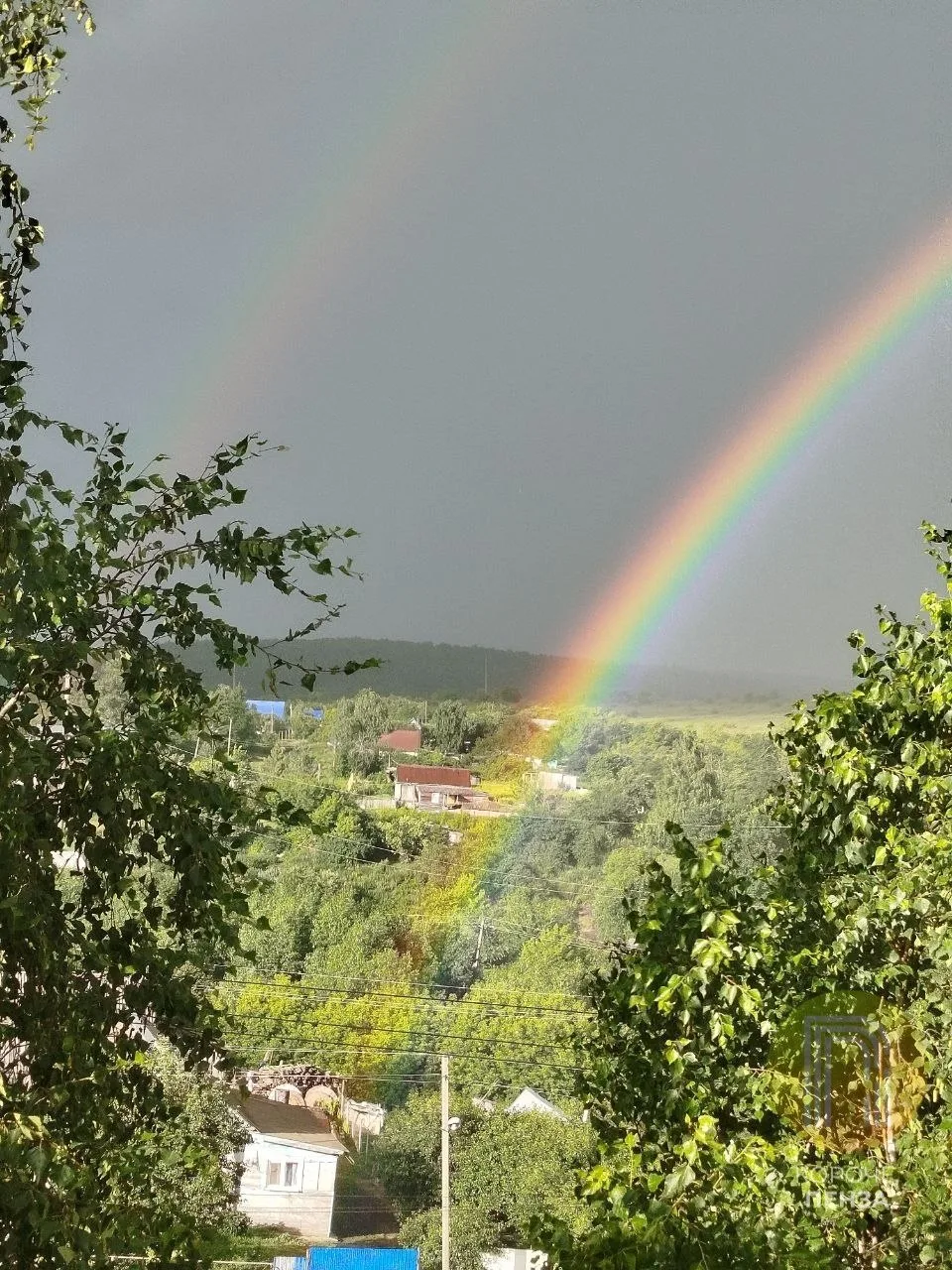 #КорочеГуляем — вот такую радугу можно было увидеть сегодня на улице 🌈