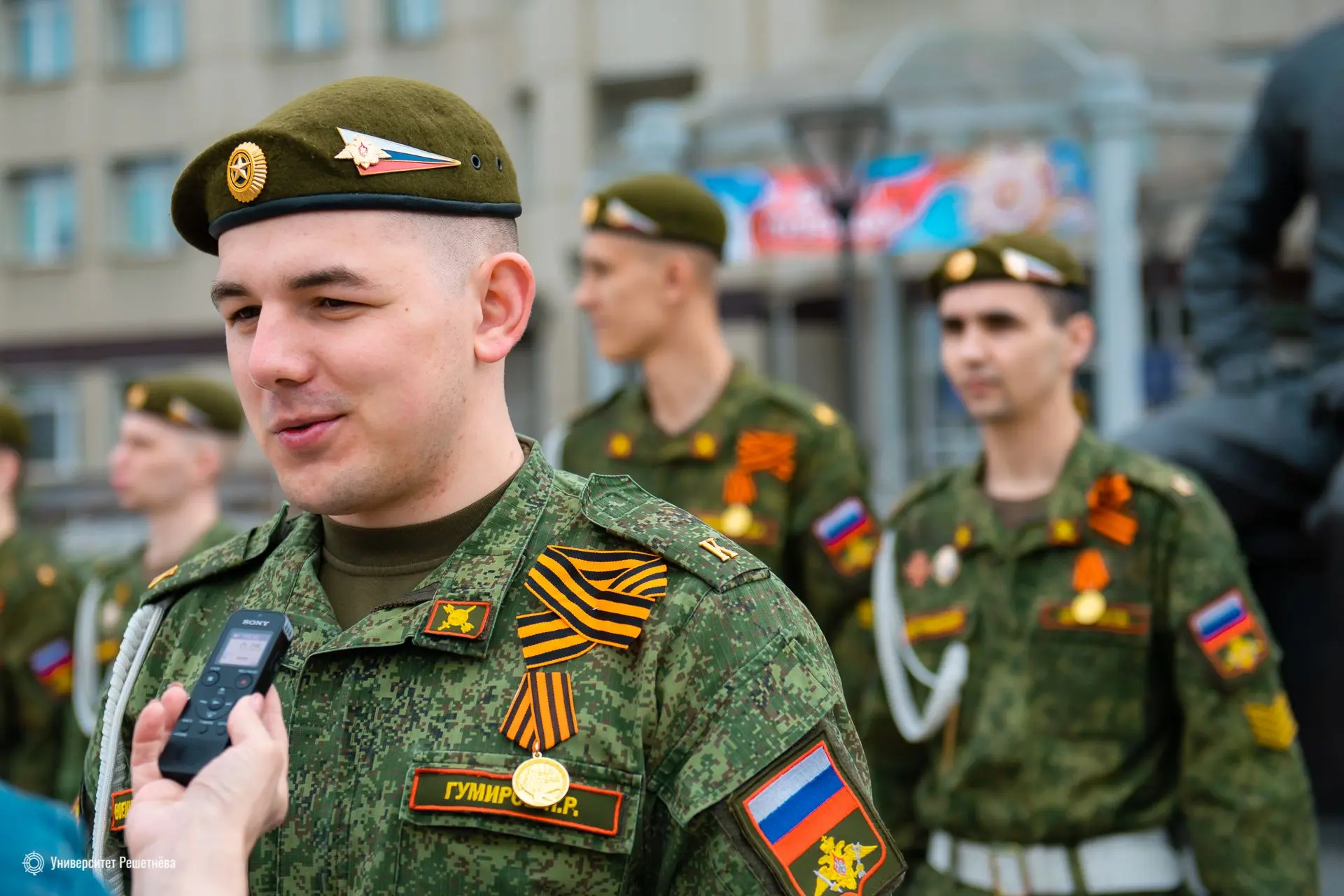 В День Победы курсанты Военного учебного центра Университета Решетнёва прошли в парадном марше по гл