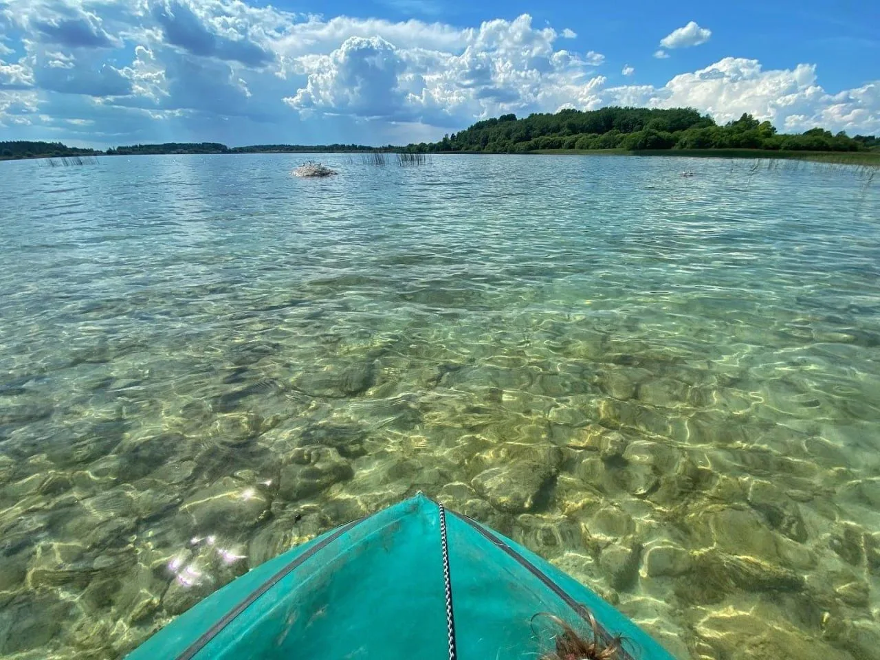 Озеро Донцо в Ленобласти с белым песком и лазурной водой