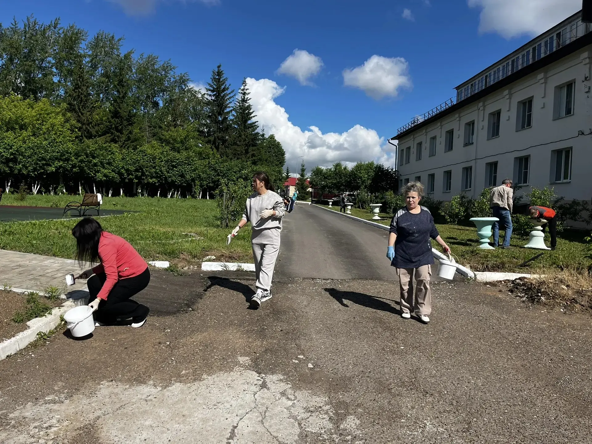 Подготовку к летнему сезону завершают в Елабужском доме-интернате для престарелых и инв...