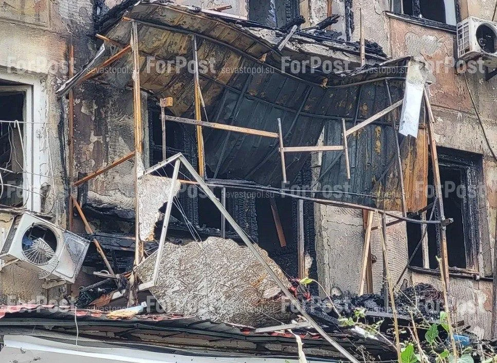 ❗️В результате атаки ВСУ в многоэтажном доме Севастополя полностью выгорели пять квартир