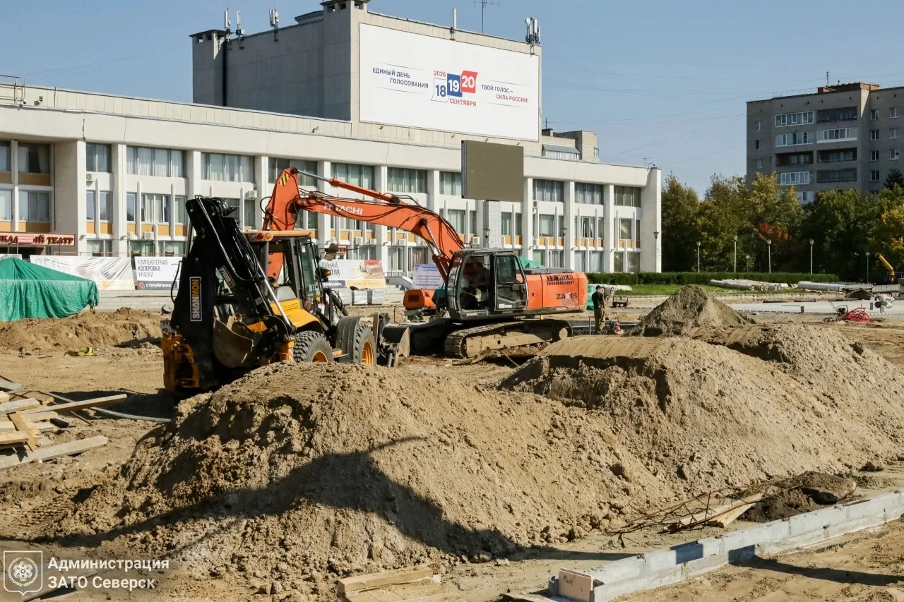 Продолжается благоустройство театральной площади и сквера им. П.И. Чайковского