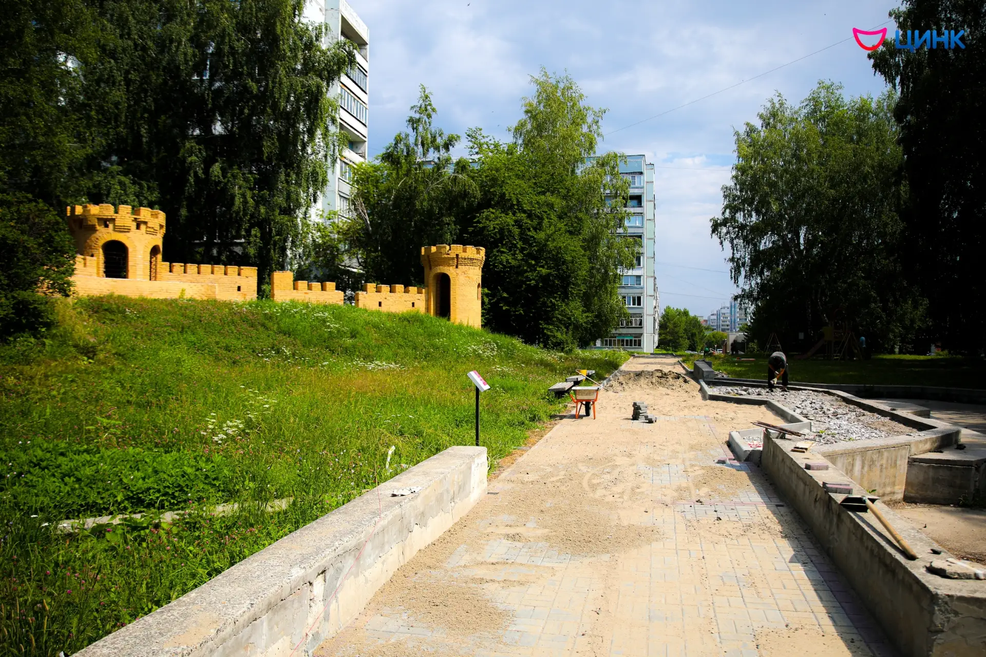 Кольцово | мкр.Весенний | Новосибирск🏡

🛠 Продолжаются работы по ремонту тротуарного марша вдоль д
