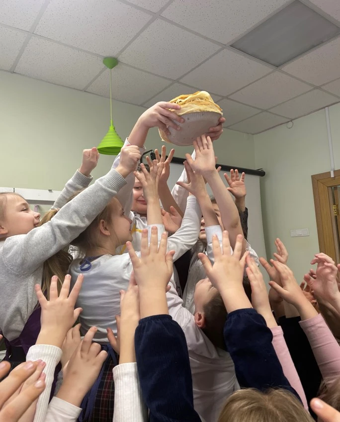 «Ишь ты, Масленица!»: как во 2«А» пекли блины и звали весну 🍯  На прошлой неделе в нашем 2«А» царило