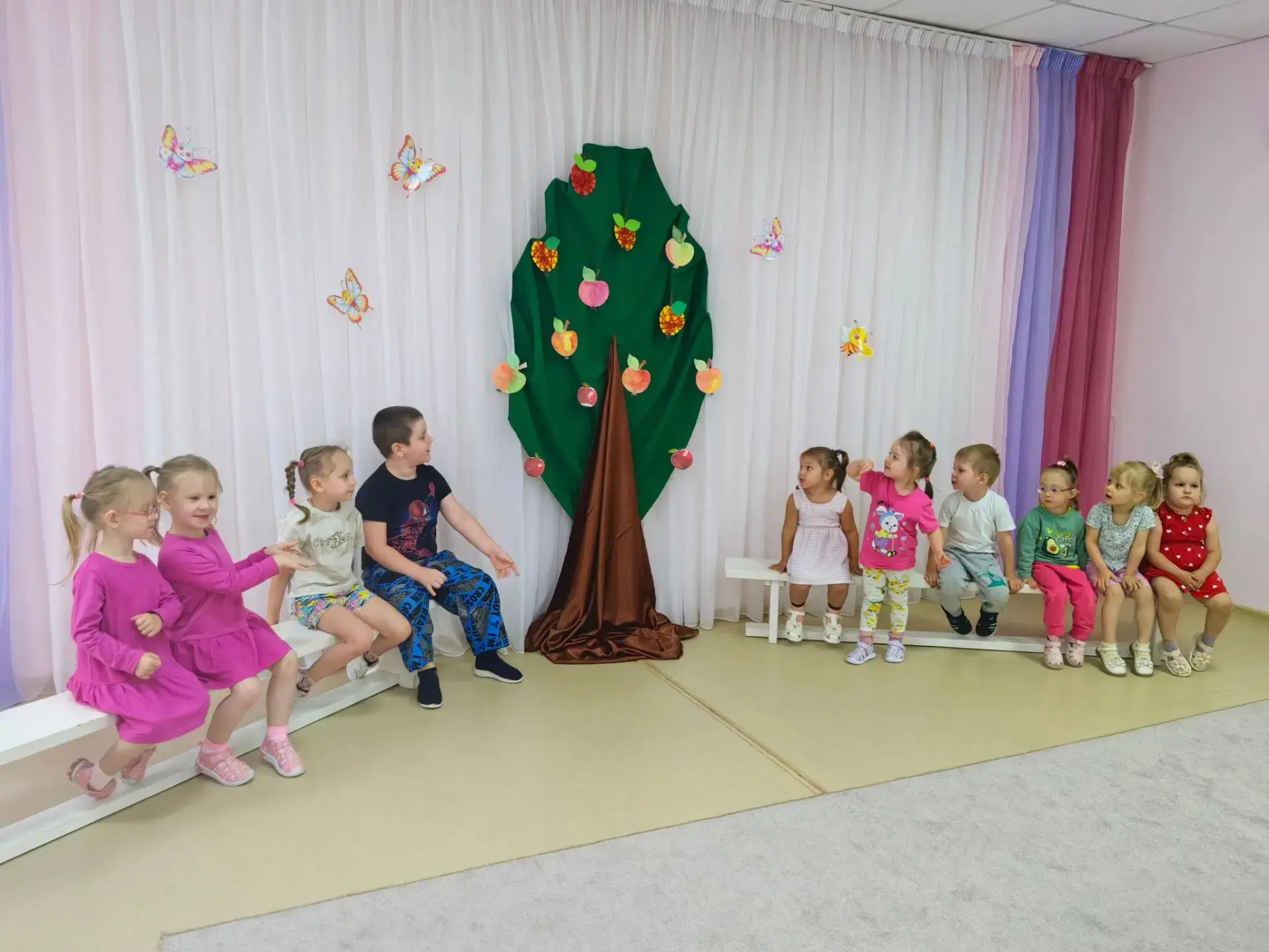 В нашем детском саду прошли "Яблочные развлечения" 🍎🍏🍎 - и это было по-настоящему др...
