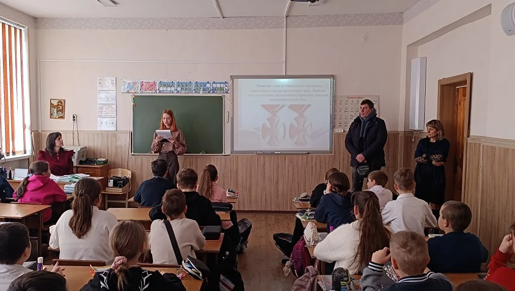 🎖️ В нашей школе состоялся урок Мужества с участником СВО Владимиром Степановичем Бражниковым. Он по